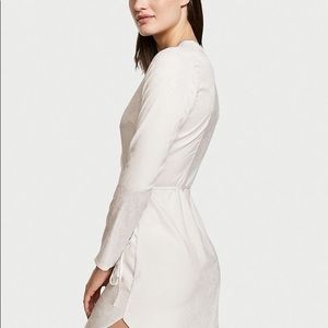 Victoria’s Secret Satin Ballerina Wrap Robe Coconut Milk M